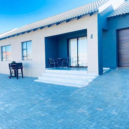 Tranquility Guesthouse Standerton Екстер'єр фото
